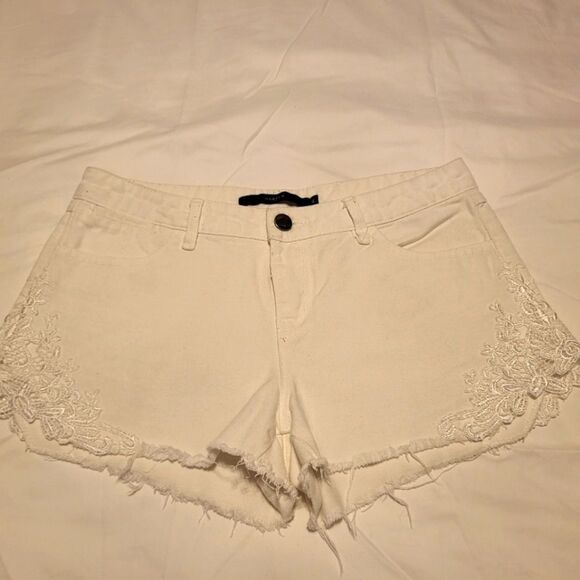 Harper White Lace Embroidered high waisted shorts - Picture 1 of 8